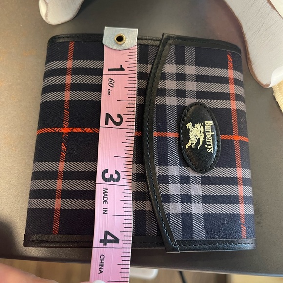 Excellent condition Burberry unisex Bifold Wallet. - Picture 9 of 11
